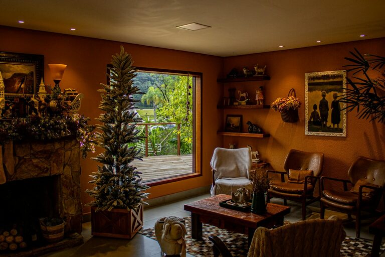 Simple Tips for Creating a Cozy and Inviting Living Space on a Budget